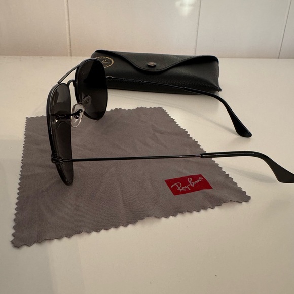 Ray-Ban Black Polarized Aviator Sunglasses - Picture 7 of 8
